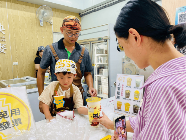 小小飲品達人－收銀＆送上飲品-1