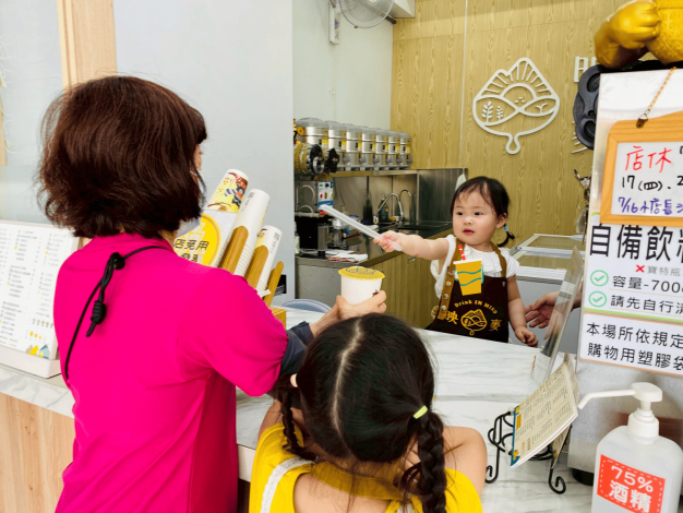 小小飲品達人－收銀＆送上飲品-2